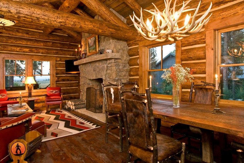 Интерьер деревянного дома в стиле шале